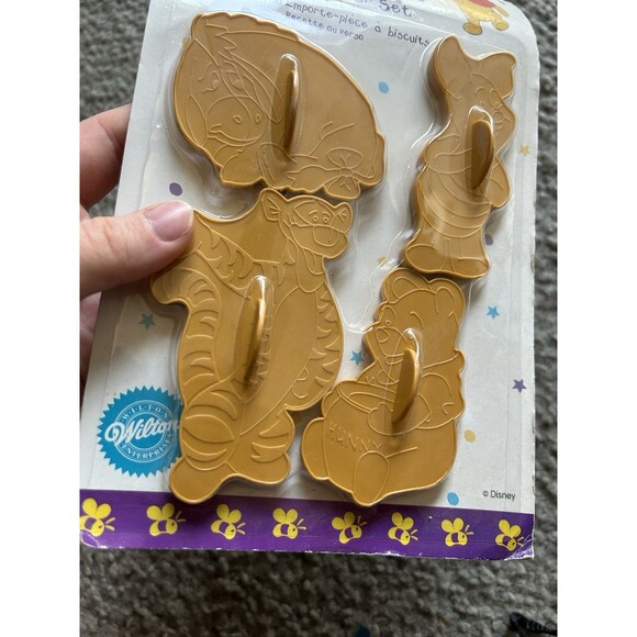 Vintage 1996 Wilton Disney Cookie Cutter Set Winnie the Pooh Eeyore Tigger - Picture 4 of 4
